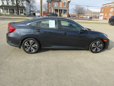 Used 2017 Honda Civic EX-L image 2