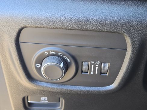 Used 2026 Jeep Grand Cherokee Laredo X AWD/4WD image 17