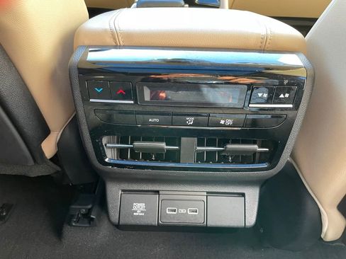 Used 2023 Acura MDX SH-AWD image 38