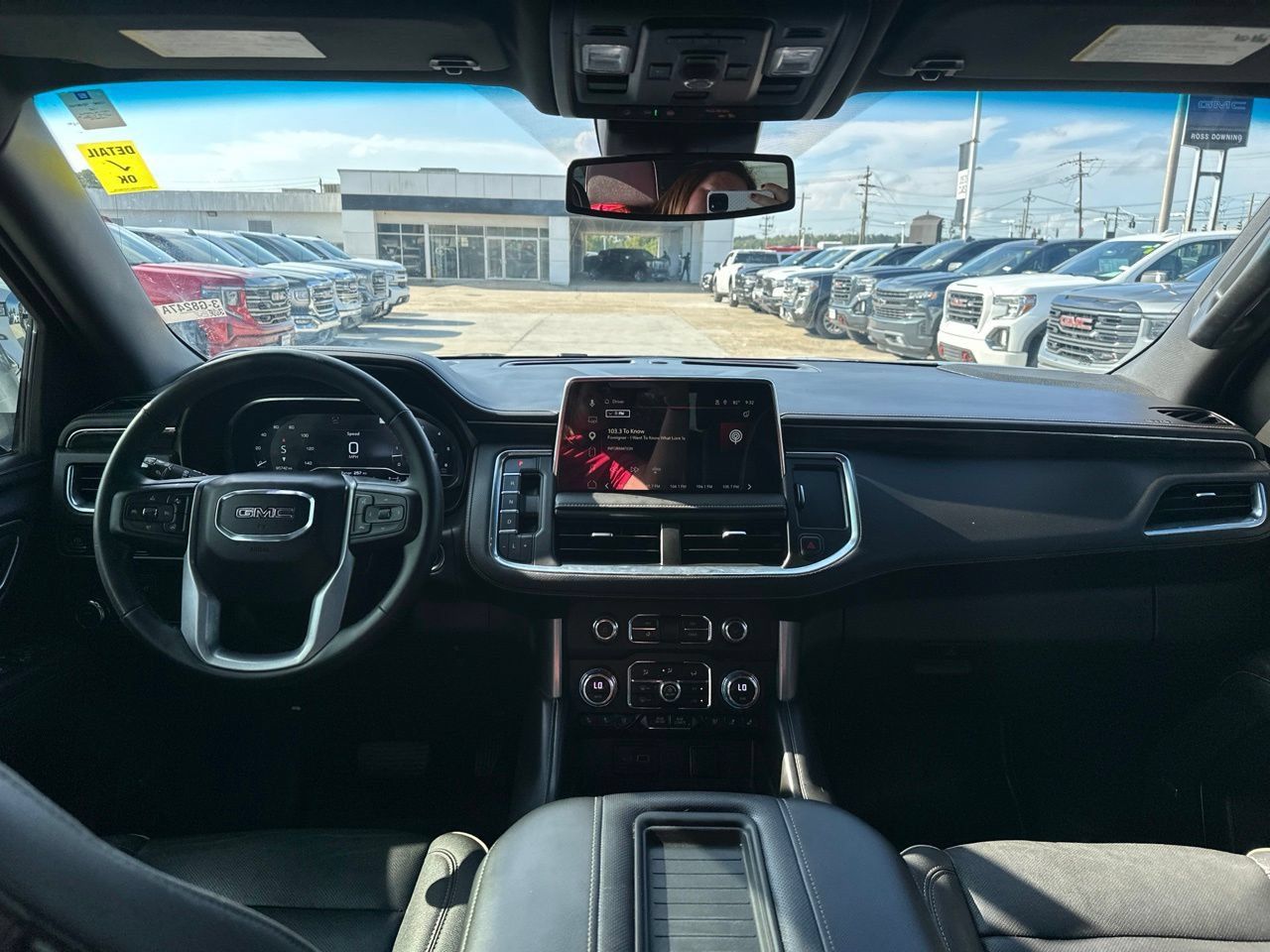 Used 2023 GMC Yukon XL SLT w/ SLT Premium Package RWD image 9