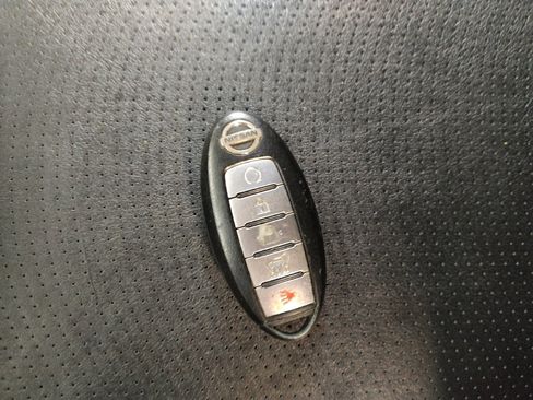 Used 2017 Nissan Armada Platinum image 32