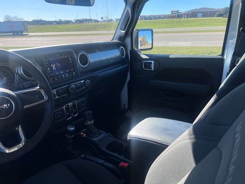 Certified 2023 Jeep Gladiator Overland image 20