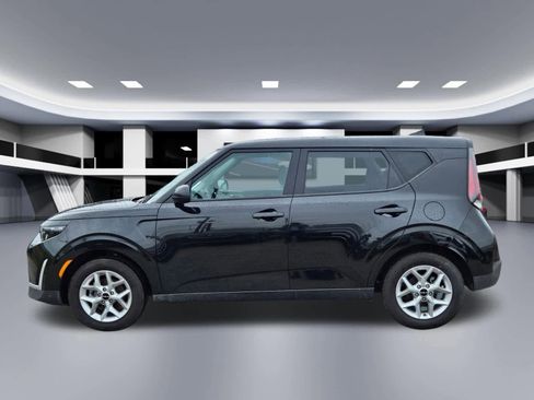 Certified 2025 Kia Soul LX FWD image 3