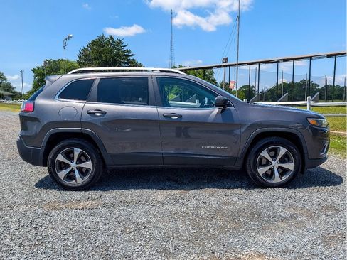 Used 2019 Jeep Cherokee Limited AWD/4WD image 4