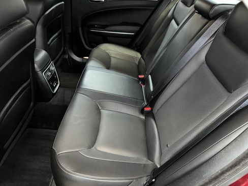 Used 2018 Chrysler 300 Limited image 16