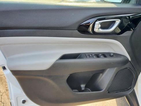 Used 2022 Jeep Compass Limited image 19