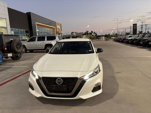 Used 2022 Nissan Altima 2.5 SR image 2