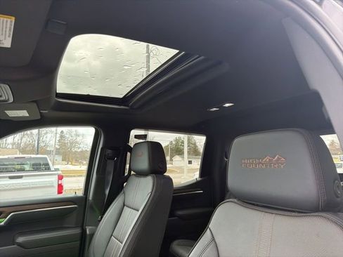 Used 2025 Chevrolet Silverado 1500 High Country w/ High Country Premium Package AWD/4WD image 25