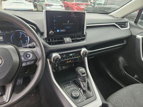 Used 2025 Toyota RAV4 XLE image 20