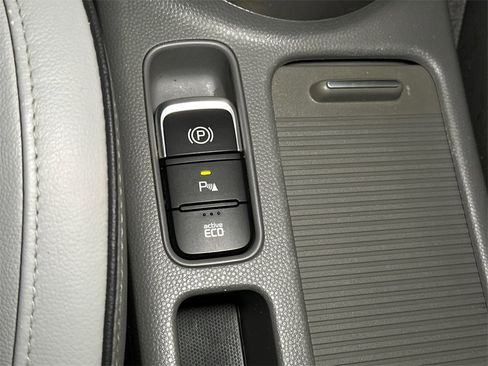 Used 2018 Kia Soul EV + w/ Sun & Fun Package image 31