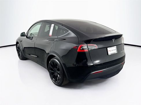 Used 2021 Tesla Model Y Long Range image 2