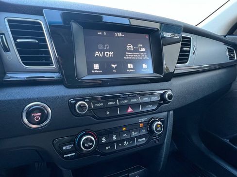 Used 2019 Kia Niro EX w/ Cold Weather Package 2.0 FWD image 26