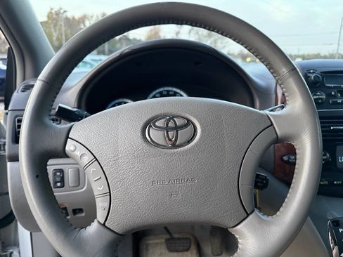 Used 2004 Toyota Sienna XLE image 3