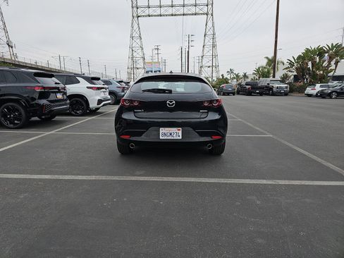 Used 2019 MAZDA MAZDA3 Hatchback w/ Preferred Package image 6