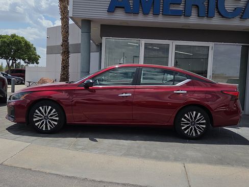 Used 2025 Nissan Altima 2.5 SV FWD image 3