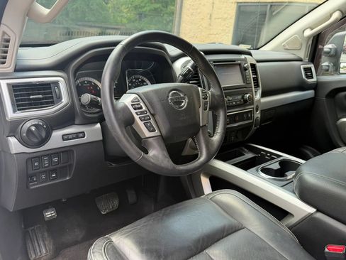 Used 2018 Nissan Titan PRO-4X w/ Pro-4x Convenience Package AWD/4WD image 22
