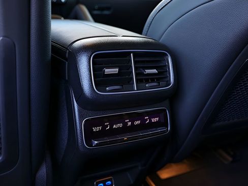 Used 2025 Mercedes-Benz GLS 450 4MATIC image 29