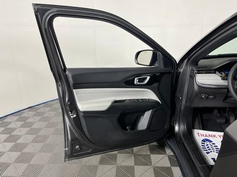 Used 2023 Jeep Compass Limited AWD/4WD image 15