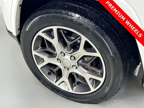 Used 2018 Jeep Grand Cherokee Limited image 33