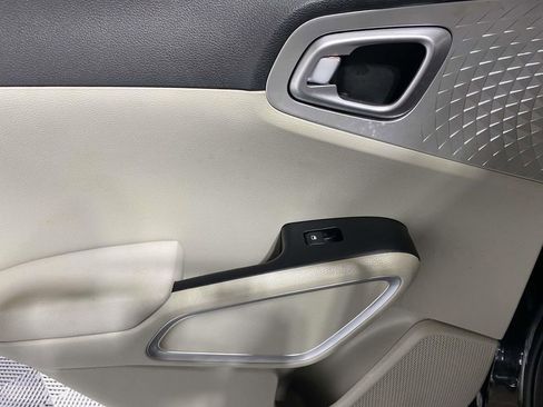 Used 2023 Kia Soul LX w/ LX Technology Package FWD image 14