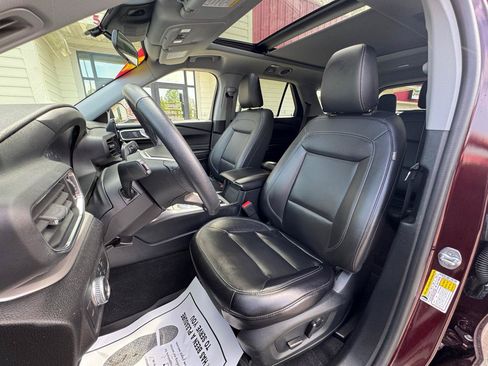 Used 2022 Ford Explorer XLT w/ Equipment Group 202A AWD/4WD image 14