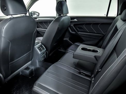 Certified 2024 Volkswagen Tiguan SE w/ Panoramic Sunroof Package image 15