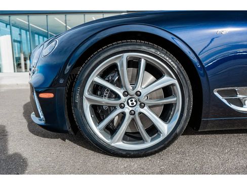 Used 2022 Bentley Continental GT V8 image 9
