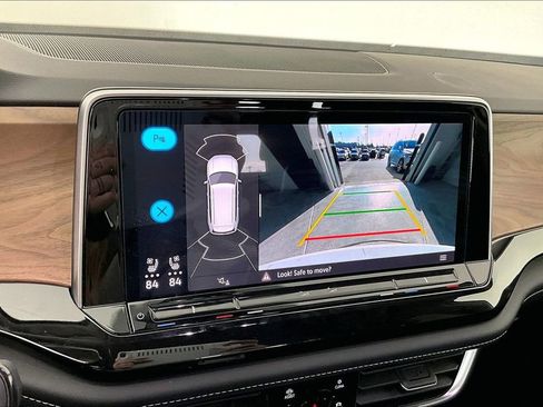 Used 2025 Volkswagen Atlas SE image 27