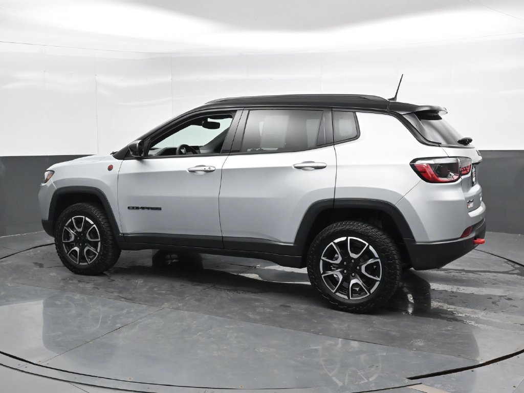 Used 2024 Jeep Compass Trailhawk AWD/4WD image 8