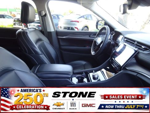 Used 2023 Jeep Grand Cherokee L Limited AWD/4WD image 15