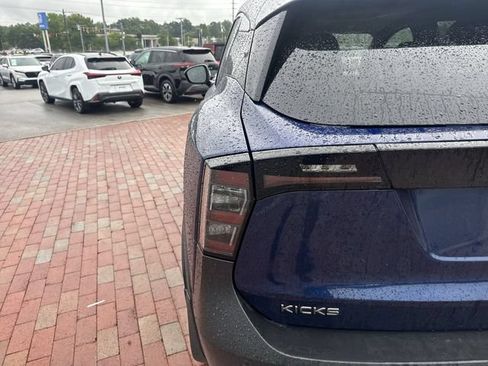 Used 2025 Nissan Kicks SR w/ SR Premium Package FWD image 10