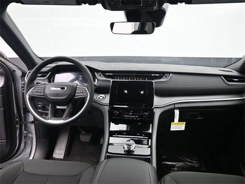 New 2025 Jeep Grand Cherokee Laredo X w/ Luxury Tech Group I image 21