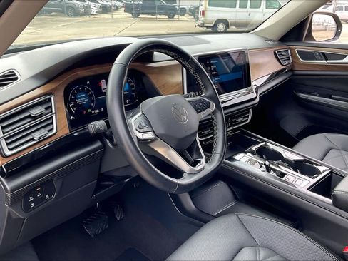 Used 2025 Volkswagen Atlas SE image 35