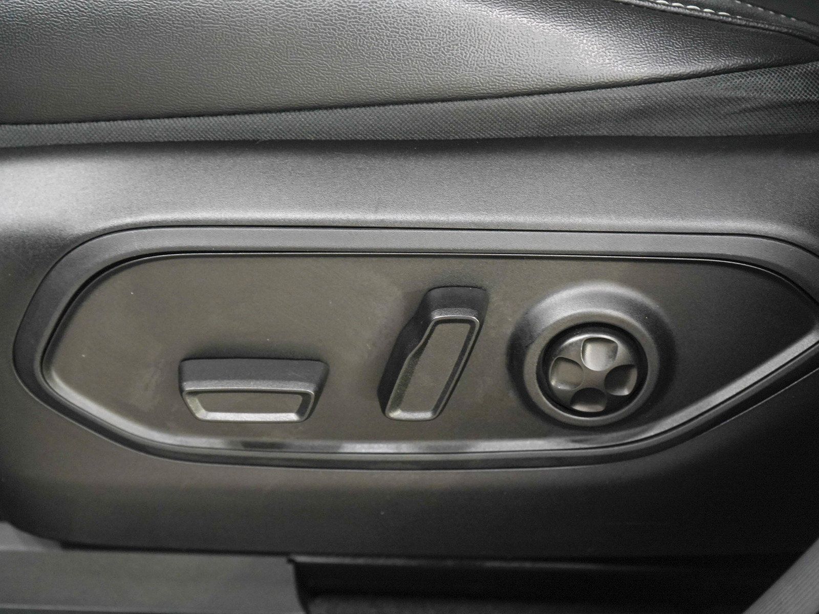Used 2023 Jeep Grand Cherokee Limited AWD/4WD image 24