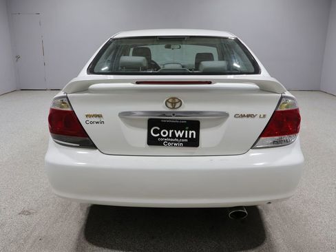 Used 2005 Toyota Camry LE FWD image 3