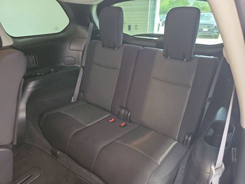 Used 2020 Nissan Pathfinder S image 12