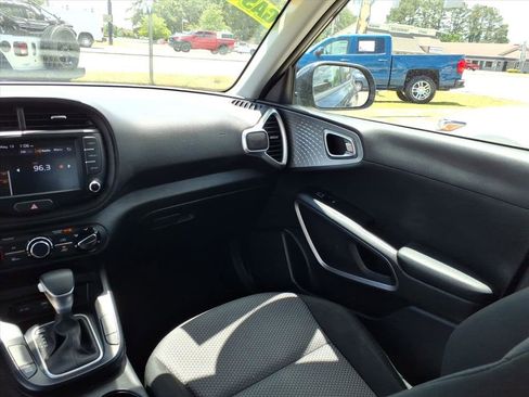 Used 2024 Kia Soul LX w/ Option Group 015 FWD image 11