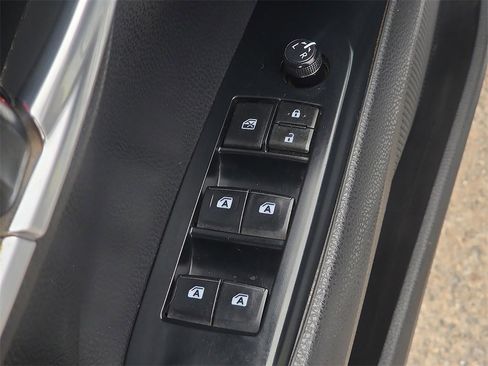 Certified 2020 Toyota Camry SE image 18