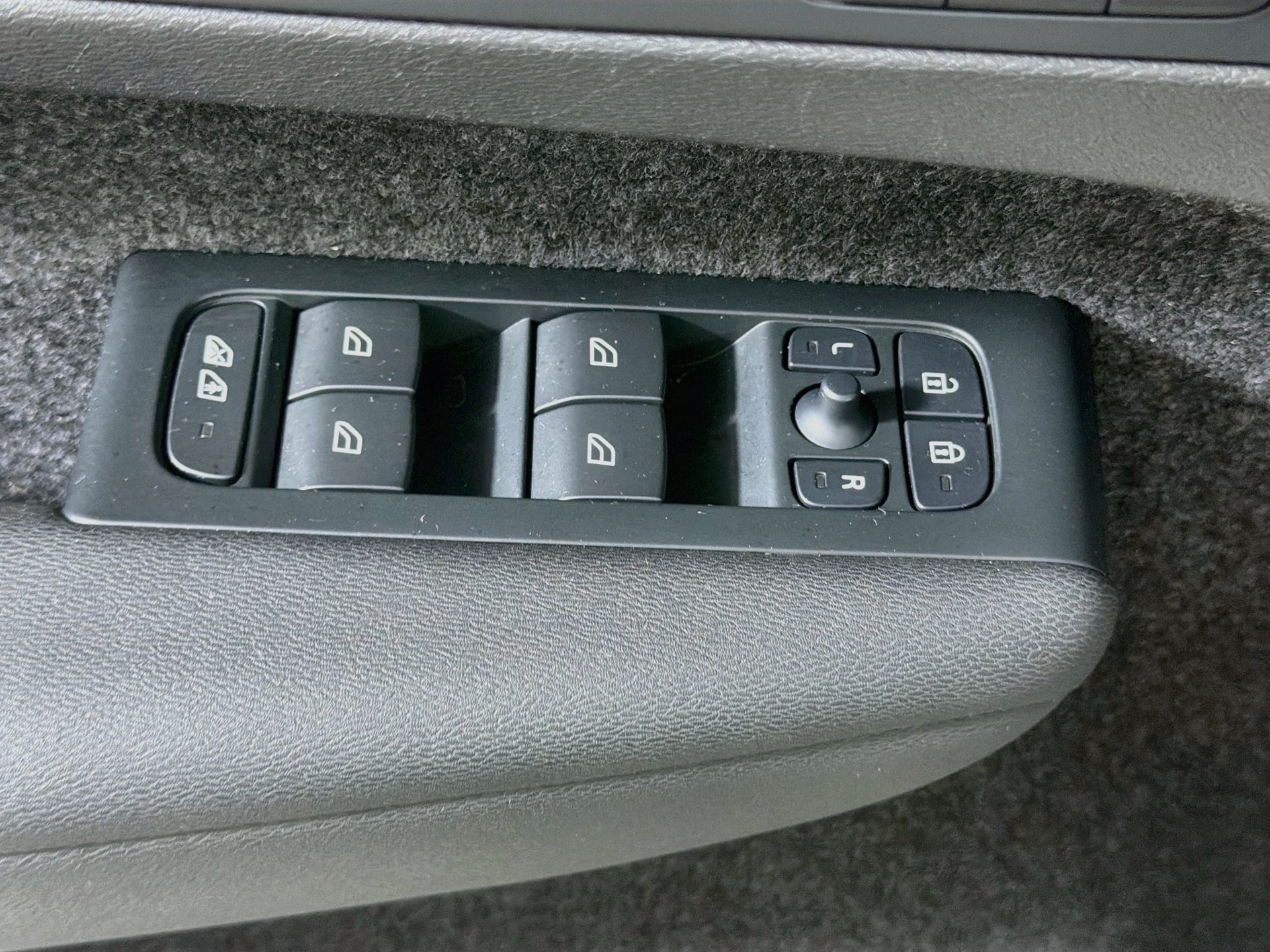 Certified 2023 Volvo C40 P8 Recharge Ultimate AWD/4WD image 18