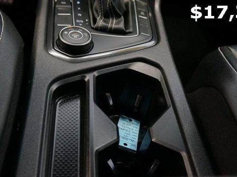 Certified 2021 Volkswagen Tiguan SE image 21