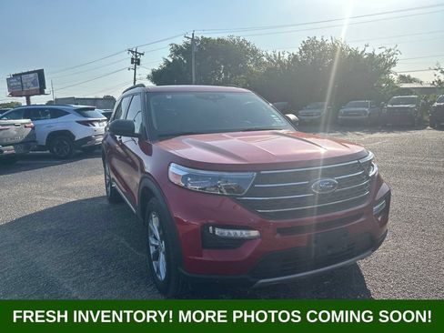 Used 2023 Ford Explorer XLT w/ Equipment Group 202A AWD/4WD image 1