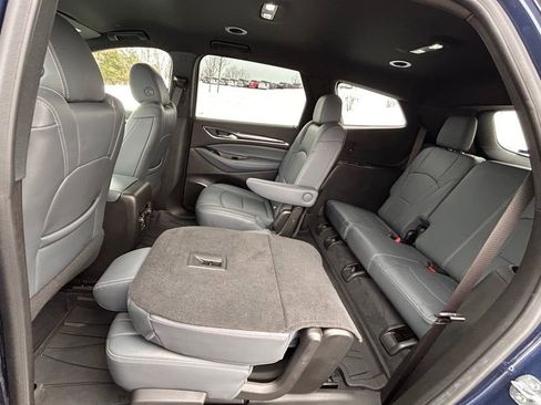 Certified 2023 Buick Enclave Essence image 22