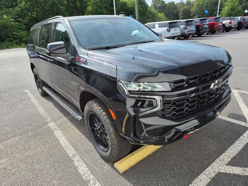 Used 2024 Chevrolet Suburban Z71 w/ Luxury Package AWD/4WD image 3