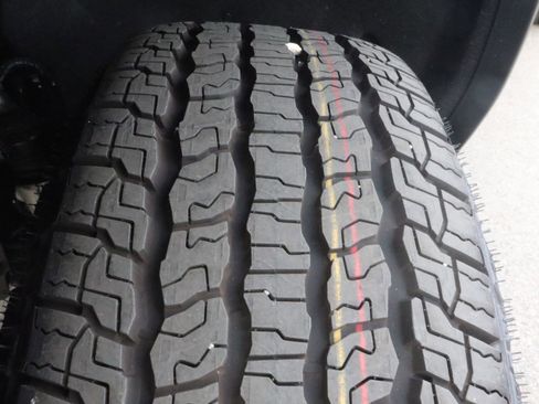 New 2026 GMC Canyon Elevation w/ Convenience Package image 17