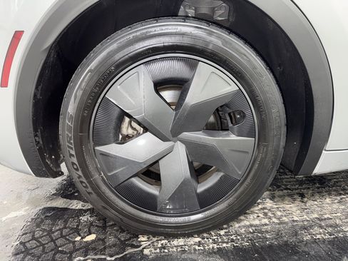 Used 2024 Toyota Prius LE image 8