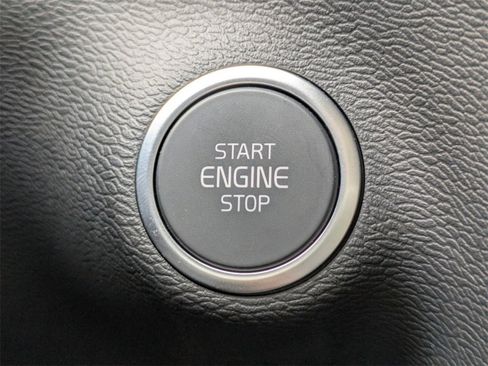 New 2025 Volvo XC40 B5 Core w/ Protection Package Premier image 29