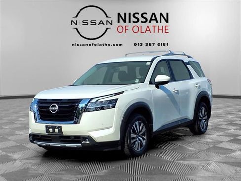 Used 2022 Nissan Pathfinder SL image 1