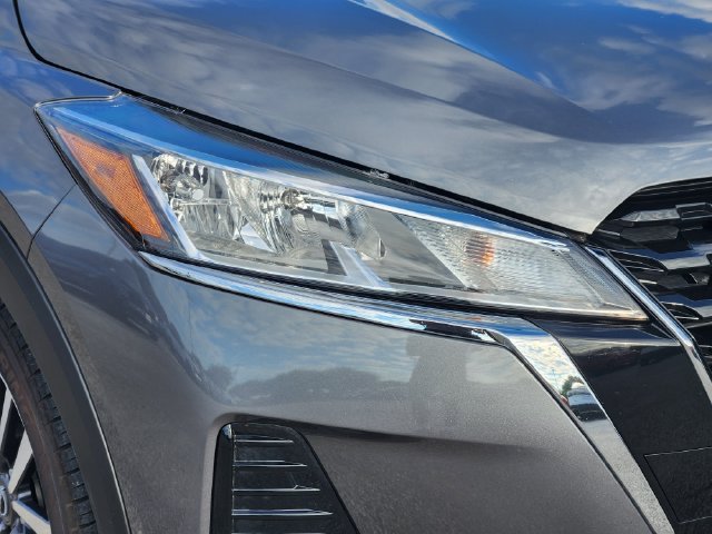 Used 2024 Nissan Kicks SV FWD image 9