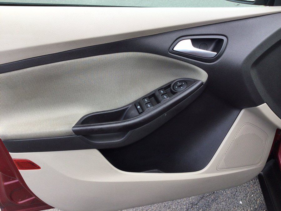 Used 2014 Ford Focus SE FWD image 11