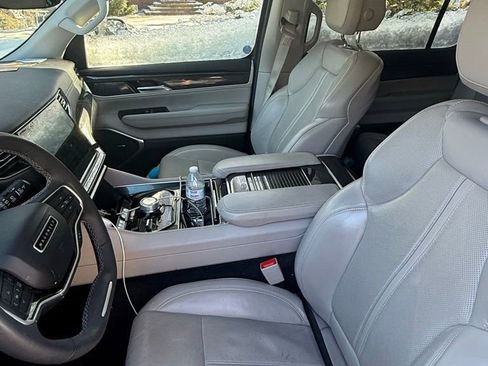 Used 2023 Jeep Wagoneer 4WD w/ Premium Group I image 2